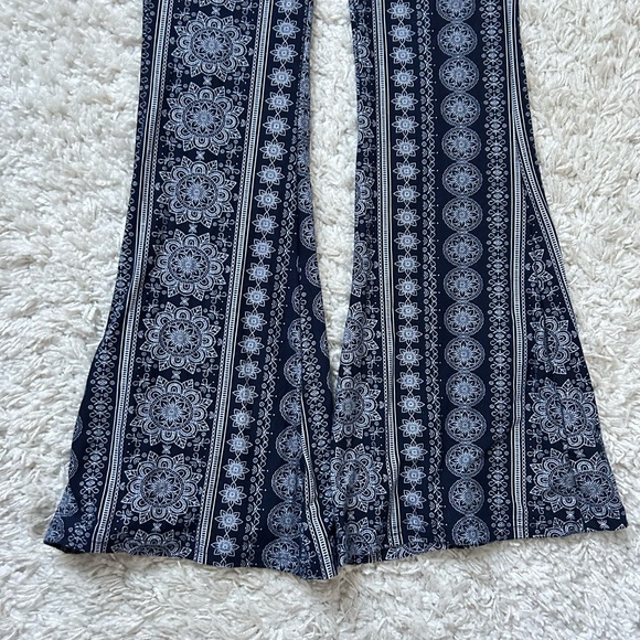 SATINA High-Waisted Flare Leggings - Picture 12 of 15